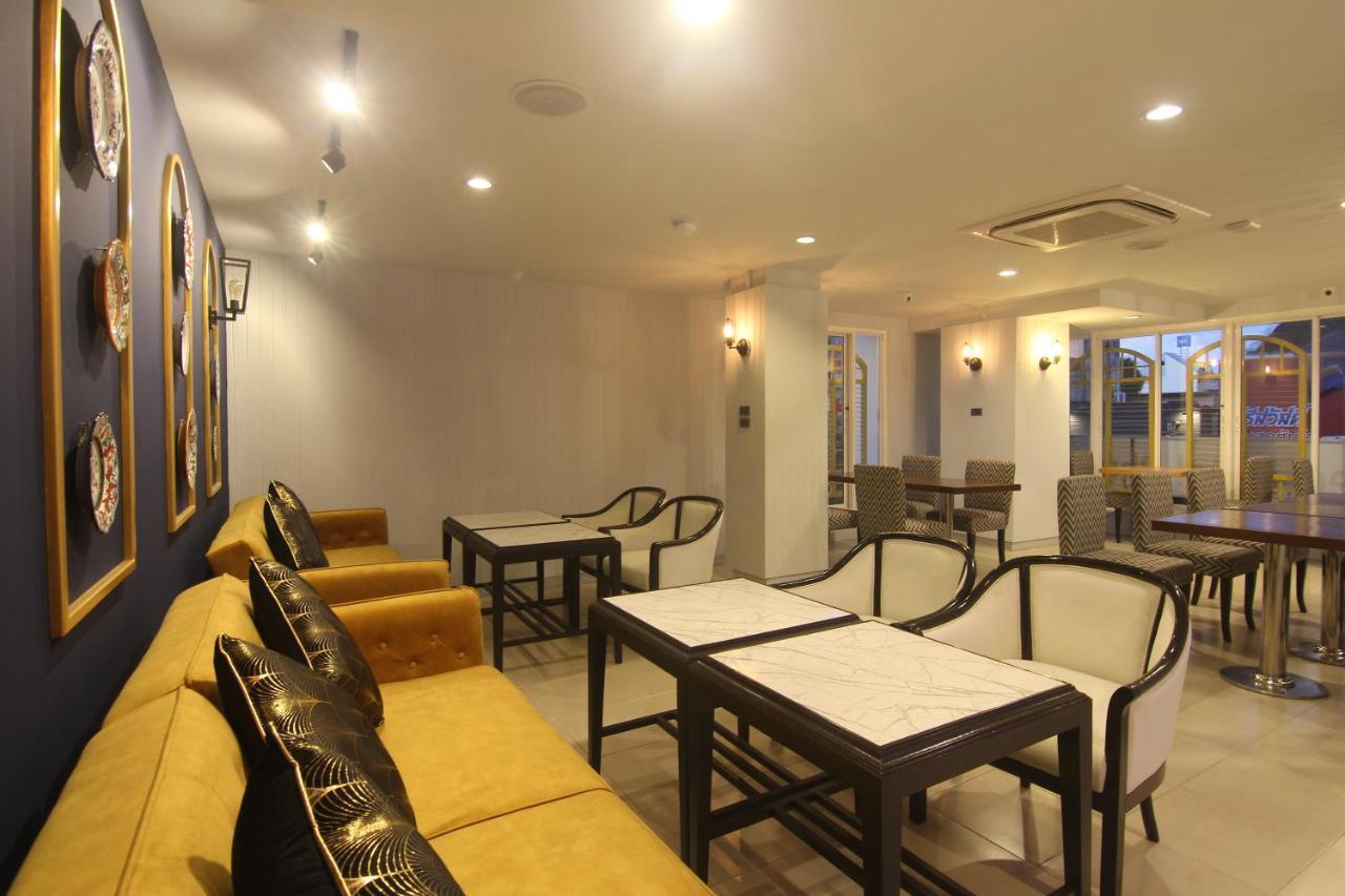 โรงแรมมนตรี ภูเก็ต  Phuket ภายนอก รูปภาพ