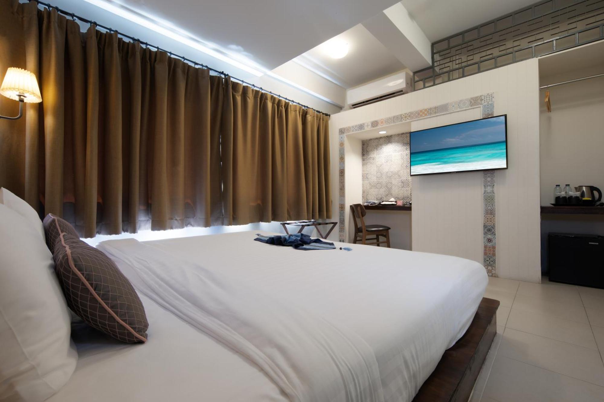โรงแรมมนตรี ภูเก็ต  Phuket ภายนอก รูปภาพ