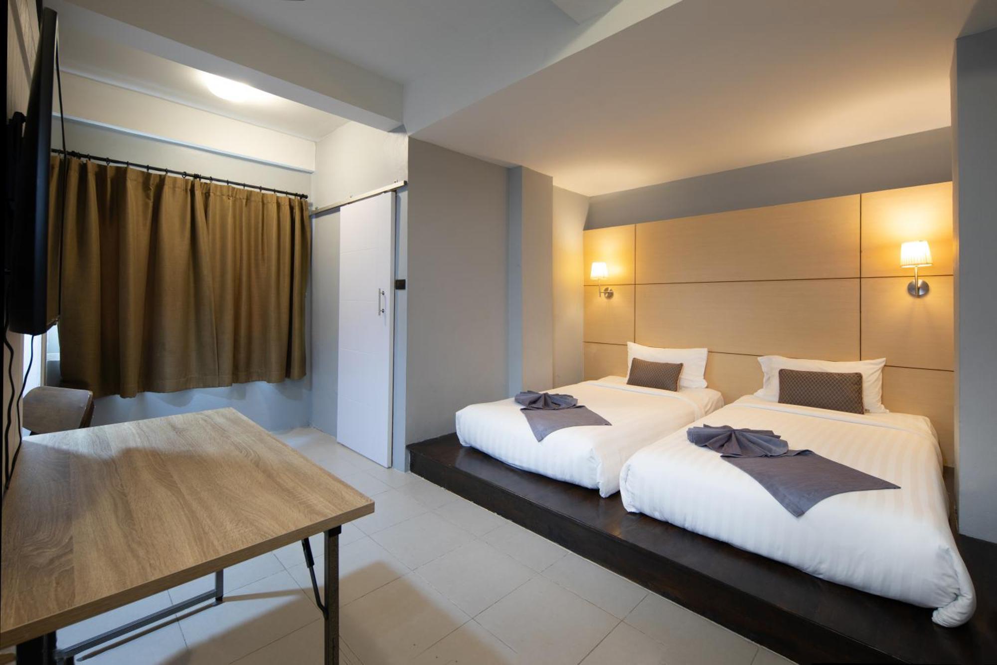 โรงแรมมนตรี ภูเก็ต  Phuket ภายนอก รูปภาพ